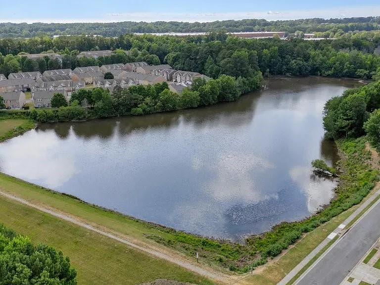 2045 Lakeshore Overlook Dr — Photo 52
