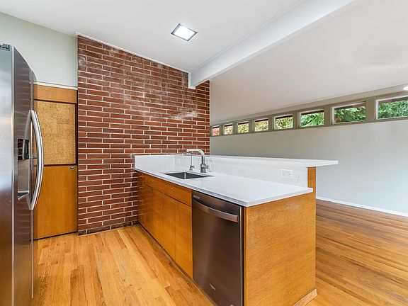 3rd image of 16818 SE 2nd Pl