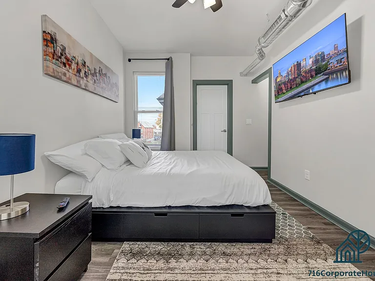 44 E Utica St #2B — Photo 18