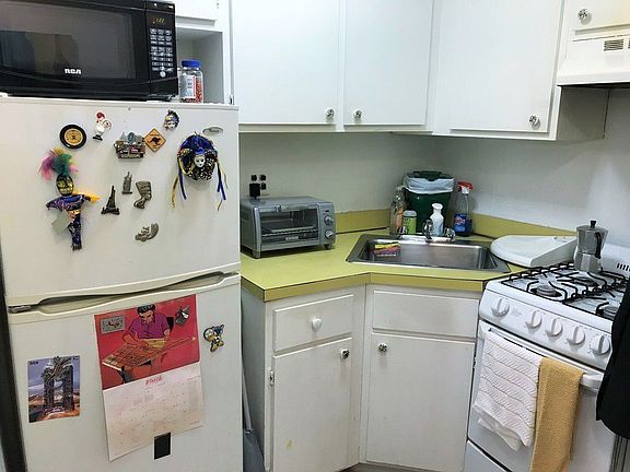 4th image of 15 W 82nd St APT 3C