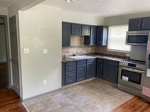 5th image of 412 W Parkwood Dr #3
