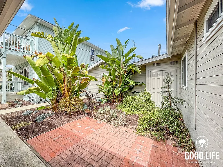 SD: Comfortable Junior 1BD/1BA Unit in Hillcrest with On-Site Laundry & Shared Courtyard — Photo 12