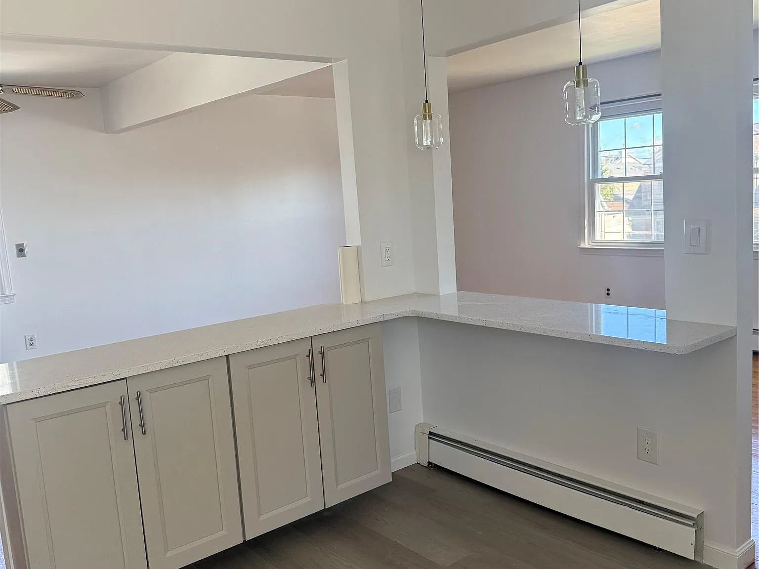 3 bed, 1.5 bath, 1125 sqft, $3,200 — Photo 2