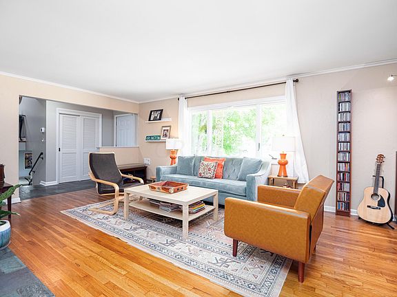 4th image of 2885 Pickwick Dr