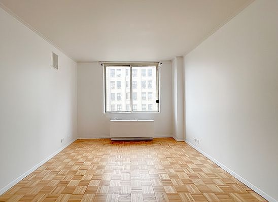 3rd image of 350 W 50th St APT 10G