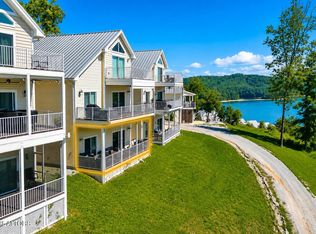 195 N Deer Village Ln #B, La Follette, TN 37766