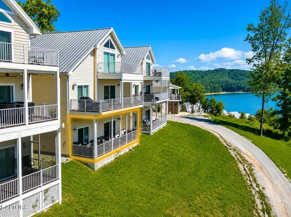 195 N Deer Village Ln #B, La Follette, TN 37766