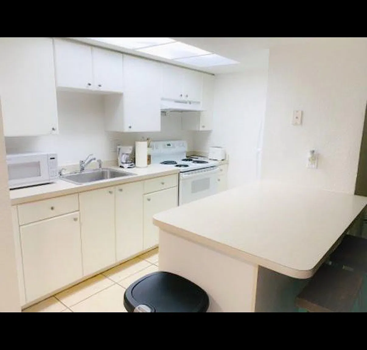2595 Tamiami Trl — Photo 3