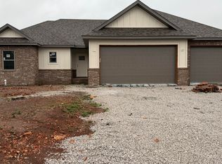 1405 N Collins Dr, Republic, MO 65738