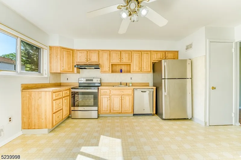 2 bed, 2.5 bath, $2,400 — Photo 2