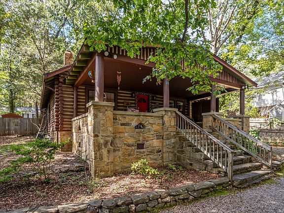 3rd image of 718 Powell Dr