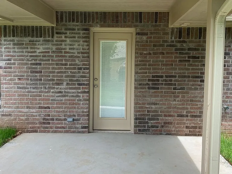 1322 E Cavanaugh St — Photo 3
