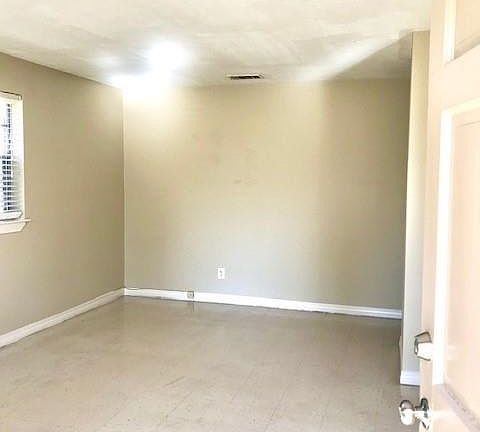 2nd image of 2709 Verbena St