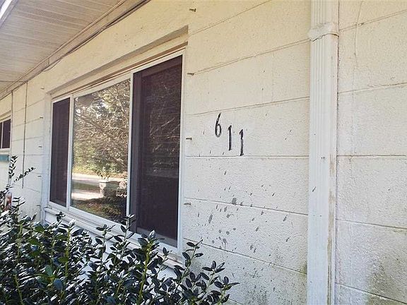 3rd image of 611 N 57th Ave