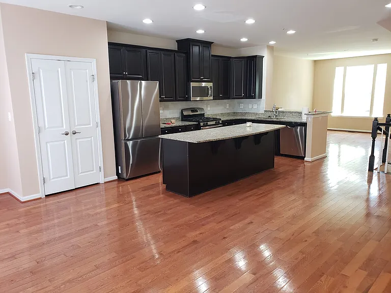 9442 Ballard Green Dr — Photo 31