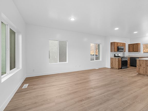 2nd image of 1941 W Fox Wood Rd #Sr-388