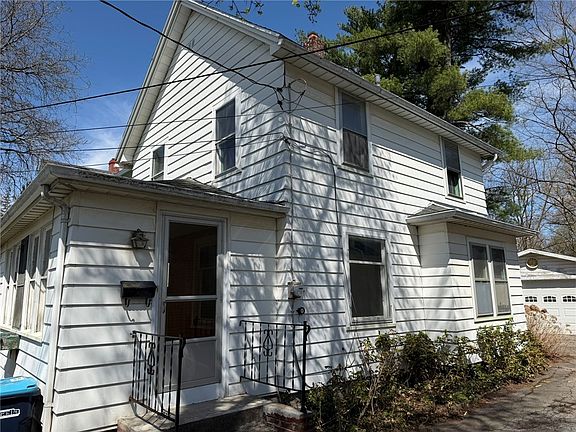 2nd image of 16 Maple St