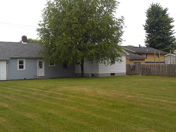 4th image of 10310 Hall Ave
