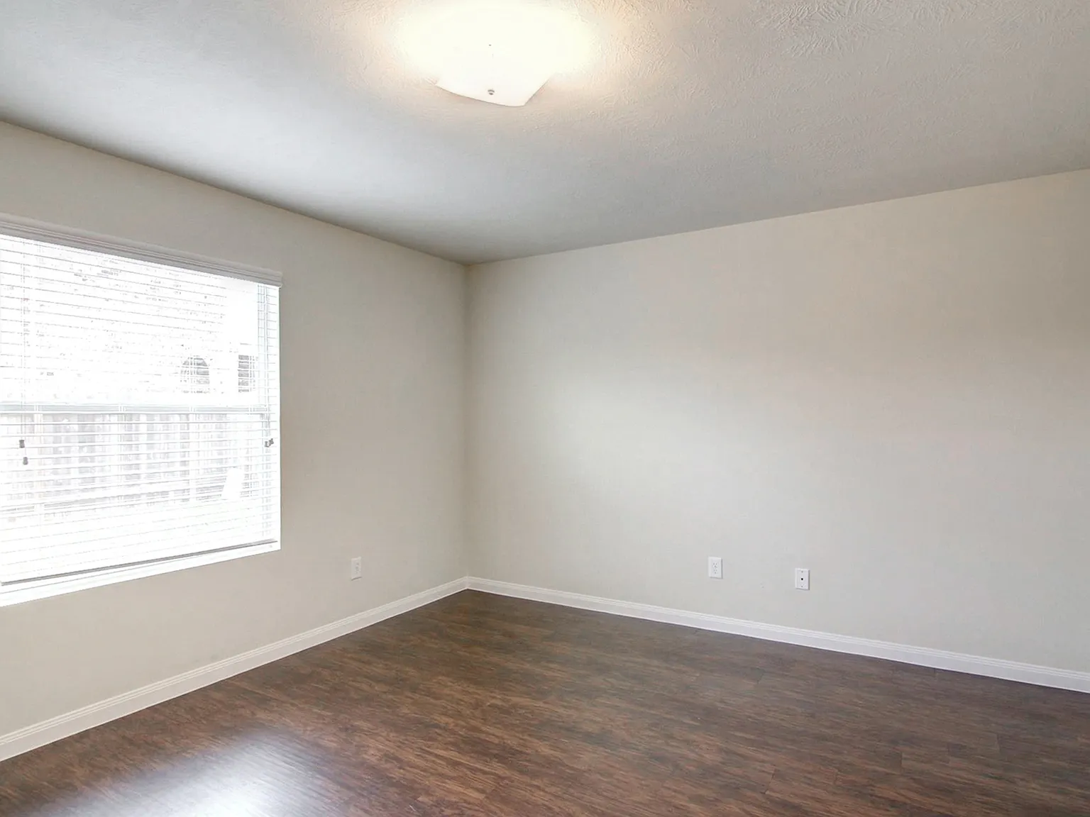 South Post Oak Manor — Photo 4
