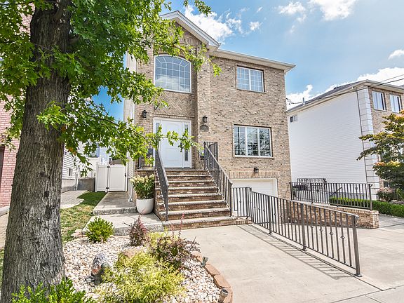3rd image of 229 Swinnerton St