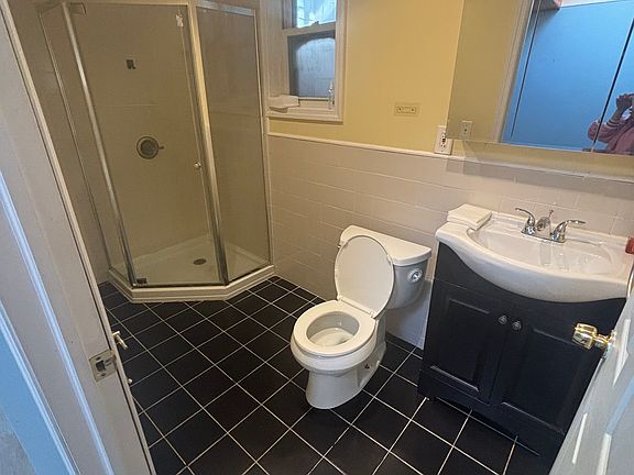 2nd image of 141A New Hyde Park Rd #141A