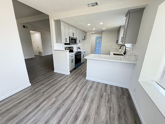 5th image of 27 Valley Crest Ct