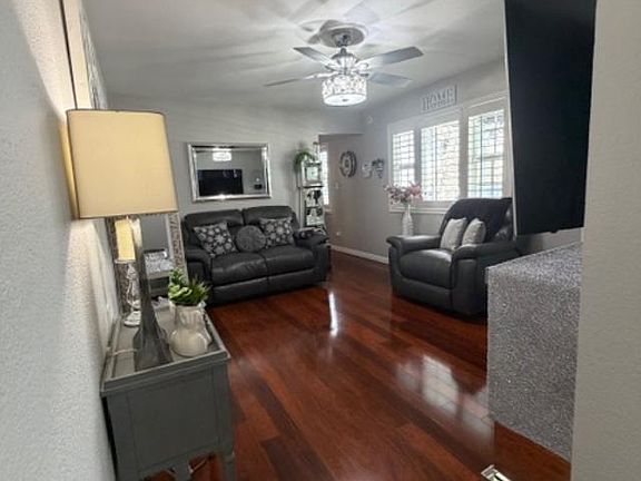 3rd image of 1530 Rio Grande St