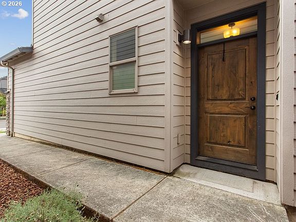 2nd image of 15208 NE 107th St