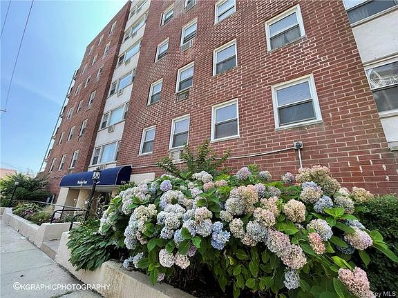 2nd image of 750 Shore Rd #10
