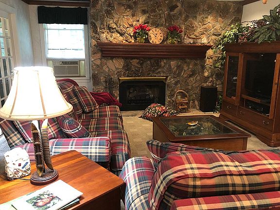 Living room & gas fireplace.