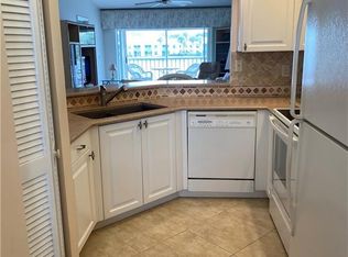 810 Gulf Pavilion Dr #202, Naples, FL 34108
