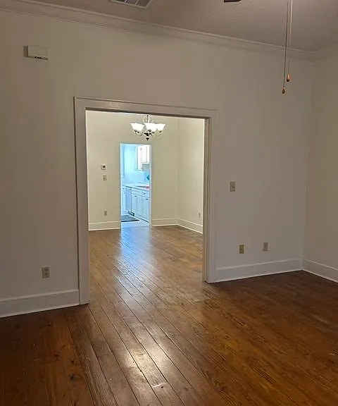 513 E Gordon St — Photo 4