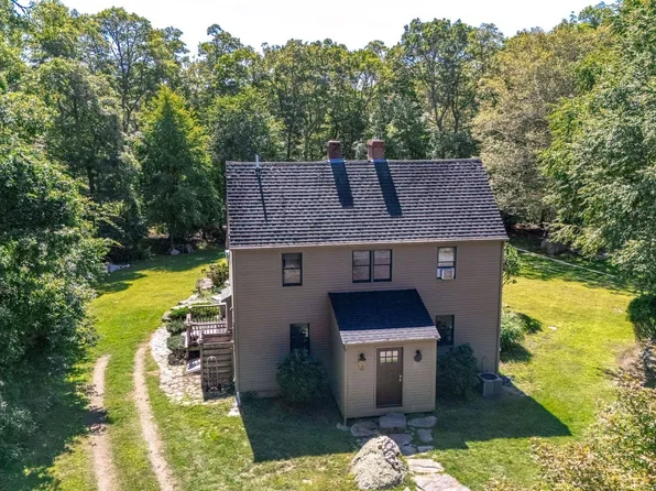 2 Monument Dr, Westport, MA 02790
