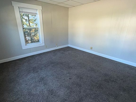 5th image of 446 Thomas St