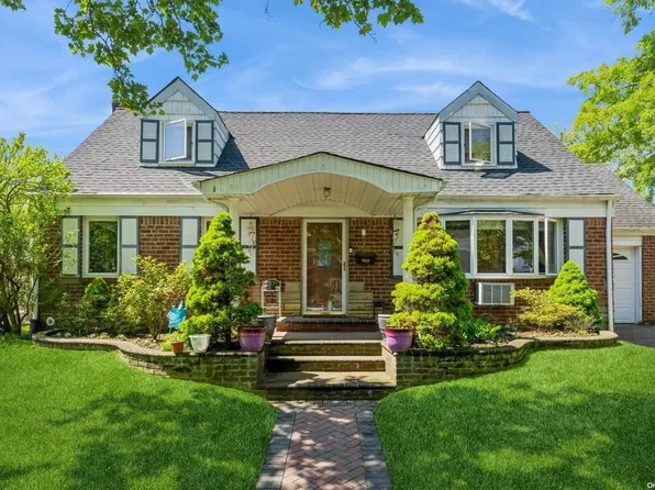 1015 Chestnut Street, Valley Stream, NY 11580