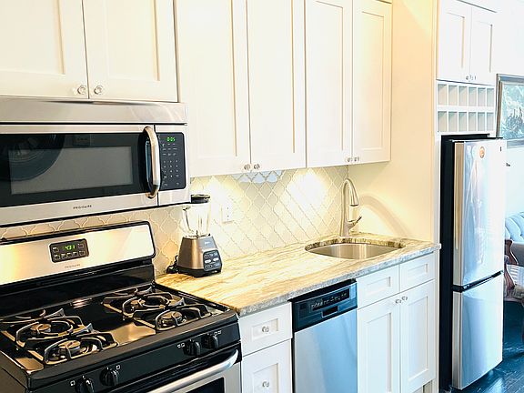 5th image of 445 Pavonia Ave APT 5