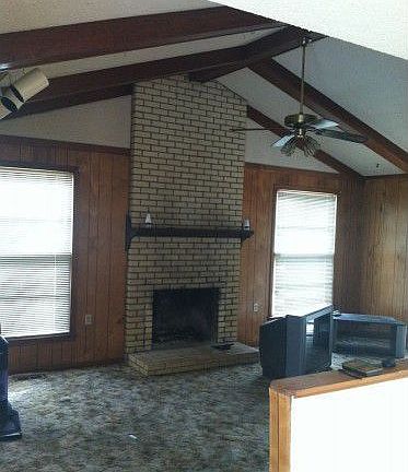 3rd image of 2447 Deerpath Dr