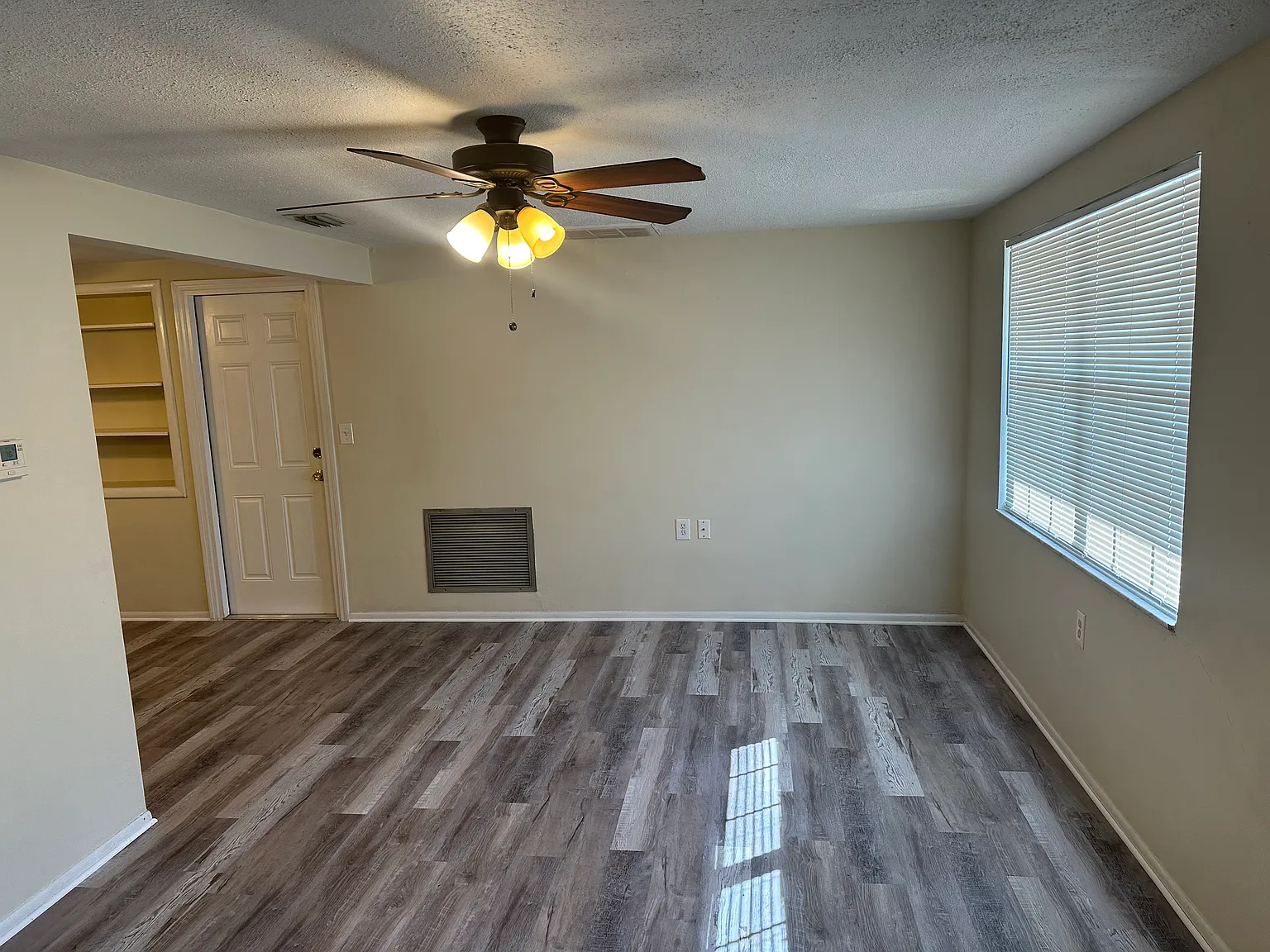 1241 Ermine Dr — Photo 3