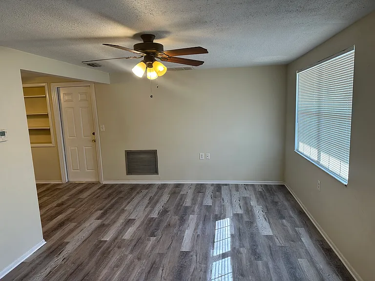 1241 Ermine Dr — Photo 3