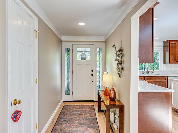 2nd image of 11185 Meadowlark Ln NE