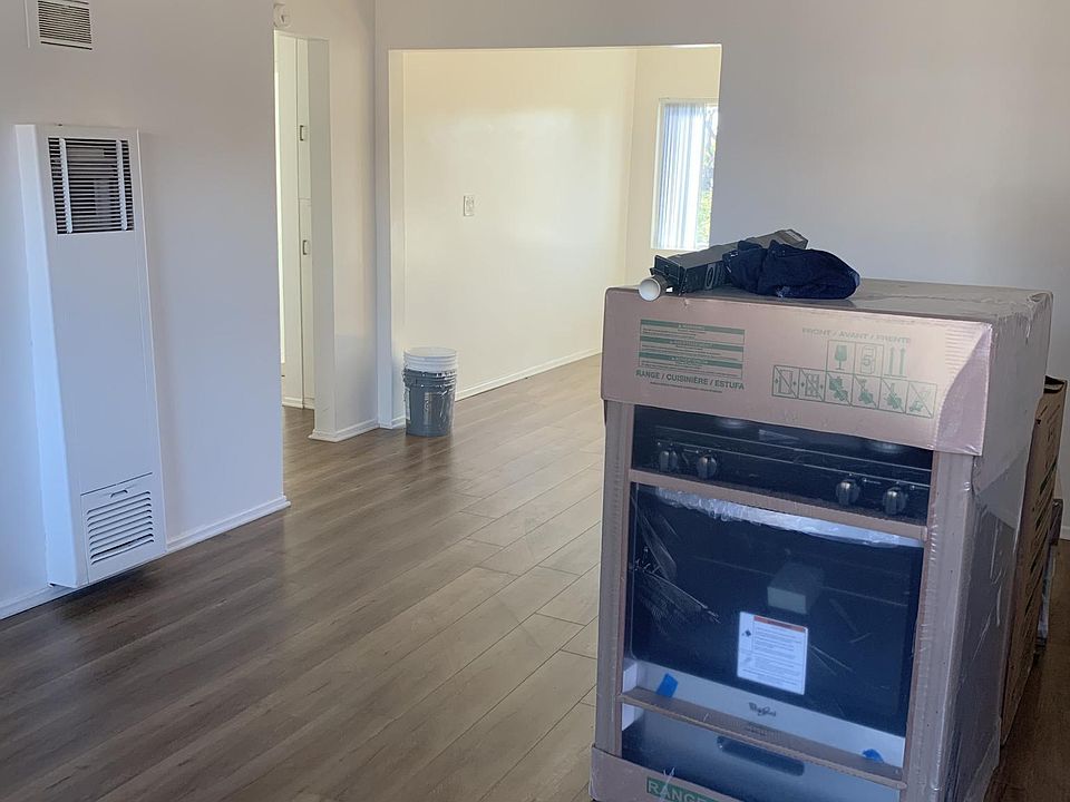 2nd image of 12344 Burbank Blvd #18