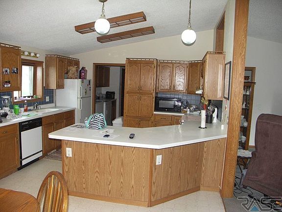 5th image of 303 E 6th Ave