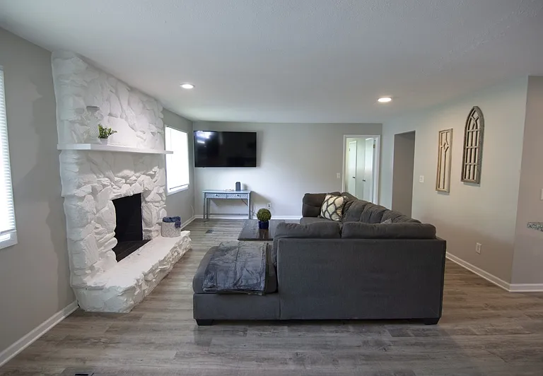 6125 Broadview Rd — Photo 11
