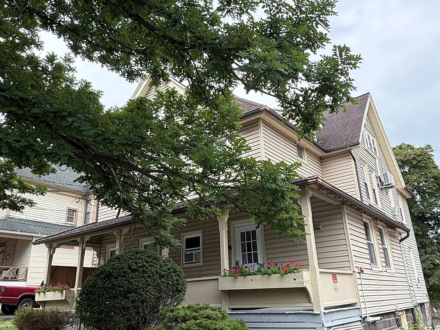 6 bed, 2000 sqft, $1,200 — Photo 3
