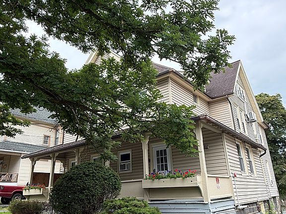 3rd image of 109 Cook St #1
