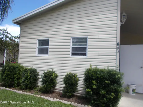 863 Tamarind Cir, Barefoot Bay, FL 32976