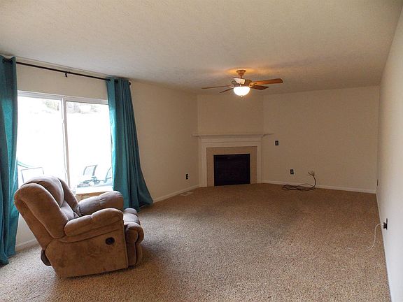 3rd image of 4820 Kleeman Green Dr