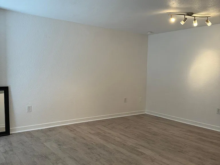 1419 Detroit St #11 — Photo 16