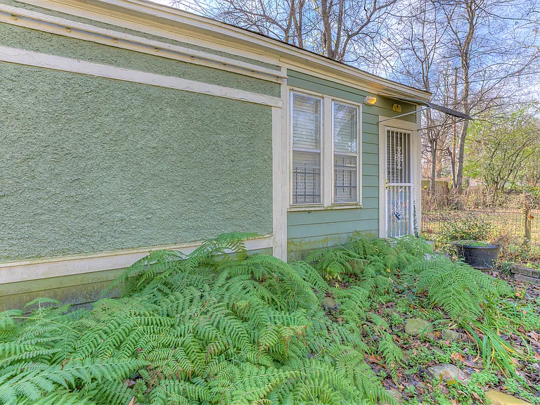 1195 Dorothy Pl #B — Photo 2