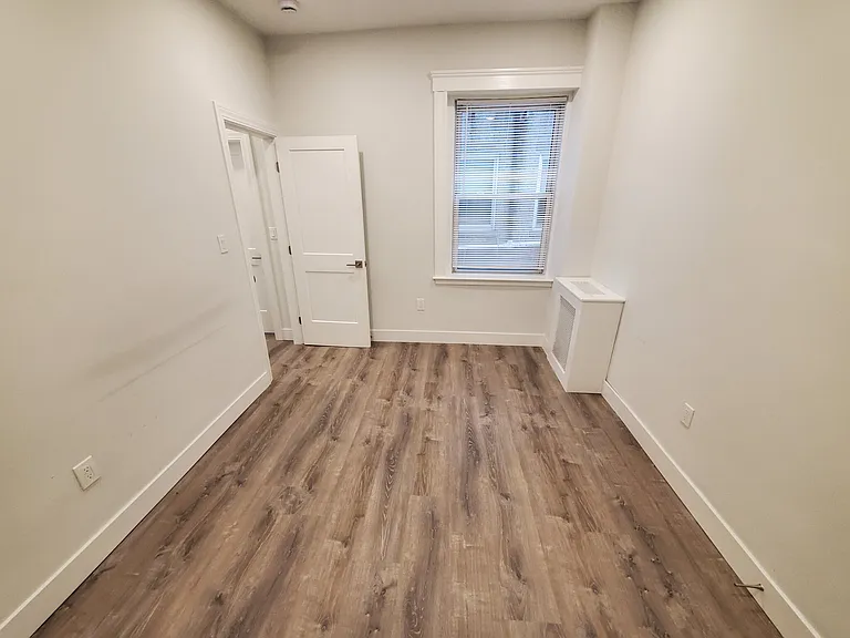 51 Queensberry St #25 — Photo 14
